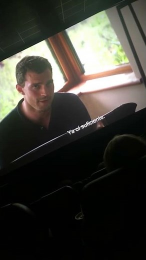 50 sombras liberadas; Christian grey cantando para Anastasia