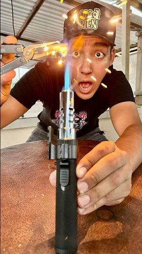 Este encendedor puede derretir metal