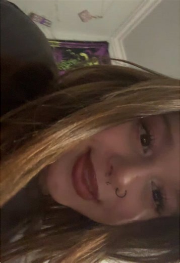 i actually wouldnt let him kiss me cuz i just put my lipstick n gloss on #fyp @katlynspookiebear