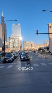 CHICAGO 🚖 . . . . . #downtown #illinois #usa #chicagodowntown #cityofchicago #city #downtownchicago #building #car #chicagostyle #chicagolife #chicagoscene #chicagoland #windycity #chicagoloop | Sam Wu