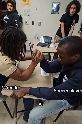 Arm Wrestling Showdown: Epic Left Arm Battles!