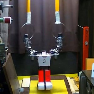 These robot gymnasts are capable of performing flips, handsprings and high-bar acrobatics 😍🤖 | In The Know