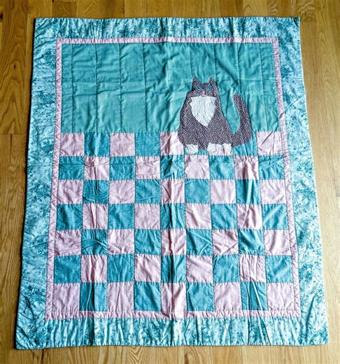 Vintage Handmade Cat Appliqué Quilt, Teal & Pink Patchwork Blanket, Folk Art Kitty Quilt, Cottagecore Nursery Decor, 51 x 44