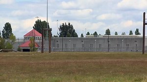Democrats to visit Oregon prison where immigrants are held