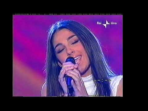 Sanremo 2002 - Anna Tatangelo -Doppiamente fragili