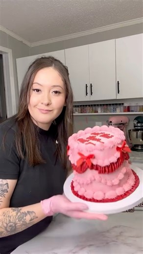 Cake fail. Usually i have no problem showing my cakes by tilting them, but luckily this was just a practice cake. #cake #cakefail #fail #cakevideo #cakedecorator #cakes #cakevideos | Angie's Cake's Bakery, LLC