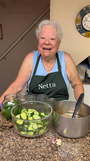Nonna makes fresh dill pickles! 🥒 #grandmashouse #freshvegetables #dillpickle | Nonna Netta