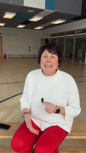 Porte ton pyj présenté par Le Lait, c’est bien plus qu’une journée en pyjama! 💛☀️ Partout au Québec, des enseignants et leurs élèves enfilent leur pyjama pour une grande cause: celle des enfants malades. 💛 Chaque année, ils participent avec cœur pour sensibiliser, mobiliser et faire une réelle différence. Merci à tous les enseignants qui, comme ceux dans cette vidéo, font de Porte ton pyj une belle tradition de solidarité et de générosité. ☀️ Vous aussi, faites partie du mouvement et inscrivez