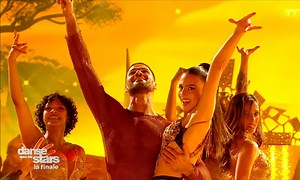 Danse avec les stars 2025 - Sur un freestyle, Lénie et Jordan Mouillerac – "Waka Waka" de Shakira - Finale - Danse avec les stars | TF1+