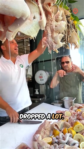 Have you ever heard of tripe? Tripe is the edible lining of a cow’s stomach, cleaned and slow-cooked to soften its naturally firm texture and develop a mild, slightly earthy flavour. It’s used across many cuisines for its ability to absorb sauces and broths, appearing in dishes like soups, stews, and braises that become rich and gelatinous when simmered. Would you try it? #tripe #italia #food #streetfood | Foodporn