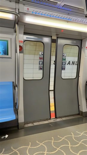 Soğanlık Metro Kapılar Kapanıyor 🚇 #asmr #shorts #istanbuldiaries #istanbulmetro