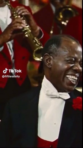 Louis Armstrong and Barbra Streisand singing hello dolly in Film ‘Hello Dolly’ (1969)🎺#oldhollywood #fyp #movie #vintage #goldenage #tcm #1950sfashion #1940sfashion #louisarmstrong #hellodolly #jazz #oldhollywoodglamour #trumpetplayer #waltermatthau #1960sfashion #costume #barbrastreisand #genekelly #victorian #musical #ellafitzgerald #foryoupage #oldhollywoodmovies #michaelcrawford #oldmovies #irenesharaff #1800s #oldhollywoodstars #whatawonderfulworld #goldenageofhollywood #fashion #oldhollyw