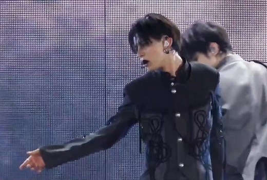 Energetic Dance Choreography by Enhypen in Moonstruck