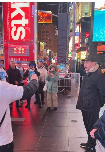 中国民主党主席王军涛这个老东西，就是比中共无能腐败的官员强，演讲从来不看不读稿子，也没有稿子，不愧是北京大学、哈弗大学和哥伦比亚大学的高材生，天之骄子！