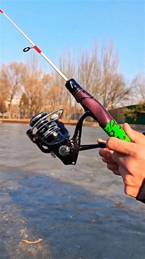 This versatile short ice fishing rod can be paired with spinning or raft reels.The perfect partner