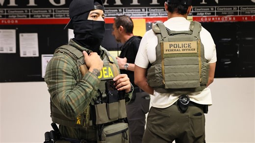 Federal judge bans most arrests by federal agents in immigration courts in New York