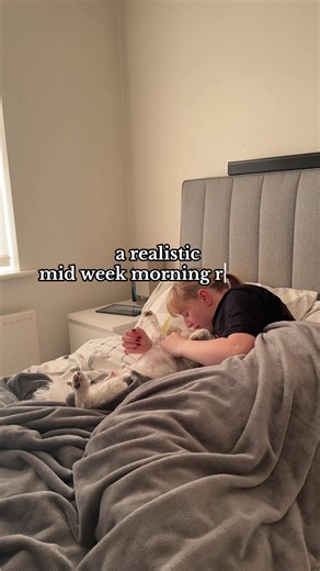 A realistic morning routine before me and my dog go to work 🧸✨ #dailyvlog #dogsoftiktok #fyp #dogmumlife #dogtok