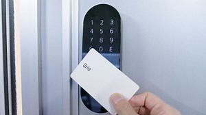 Review of using 'Qrio Pad' that can be unlocked with a smartphone, card key, and PIN and can be returned home hands-free