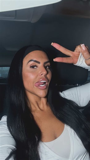 Girls who’ve been to Turkey for surgery; can you please recommend your surgeons? Had an online consultation for a 🍒 job and the surgeon told me I should be more worried about my 🍑 and get that done instead 😭😭 I actually cannot cope. Glute day every day in the gym it is then…..!! #turkey🇹🇷 #surgery #mummymakeover #bbl #help