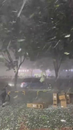 Beijing Hit by Sudden Intense Storm || ViralHog