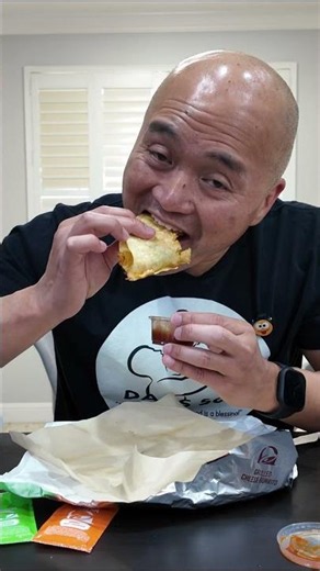 Trying the Shredded Beef Dipping Taco from Taco Bell | First Time