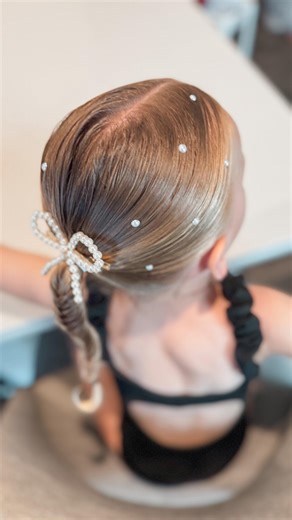 Daniela Sorici on Instagram: "Who said gymnastics hair has to be basic? ✨ This little upgrade changes everything 🙌🏻 Save it for your next class or recital 👌🏻 The cutest leotard and bow from @shoplittleleos x @gussyupbowco collection 🩰 Comment “🤍” and i will send you a dm to shop these pearl stick ons🫶🏻 #toddlerhair #toddlerhairstyles #holidayhair #christmashair #christmashairstyle #easyhairstyles #easyholidayhair #girlyhair #momsoftiktok #momhacks #hairtutorial #hairtok #hairstyleideas #