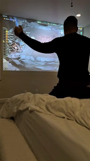 TFT on a projector #tft #teamfighttactics