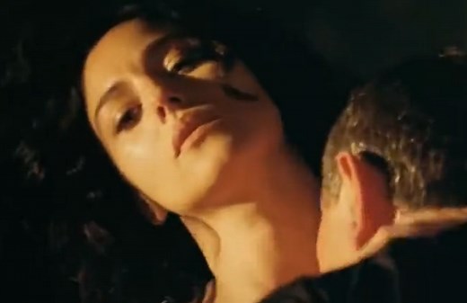 一部人性大片，光女主就让人一饱眼福，上映17年至今依然是经典！