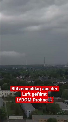 Heftiger Blitzeinschlag aus der Luft gefilmt⛈️