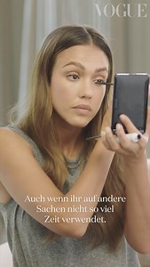 🖤 Jessica Alba zeigt uns ihre Make-up-Routine. | VOGUE Germany