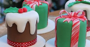 Festive Mini Christmas Cake Decorating Idea (DIY)