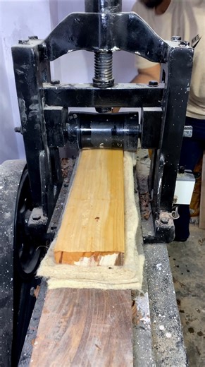 Cricket Bat Pressing Satisfying | Willow Compression Process 🏏 #moscricket #cricketbat