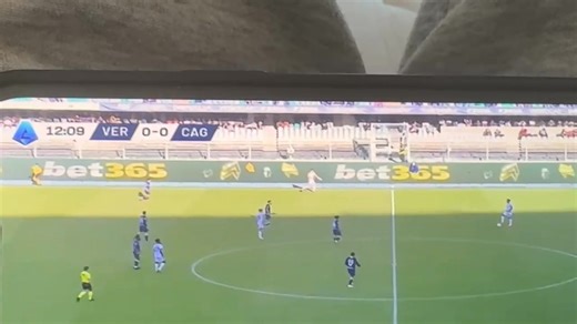 Joseph Liteta makes history! 👏🇿🇲 The young Zambian sensation becomes the first and youngest Zambian player ever to start a Serie A match for Cagliari Calcio. What a proud moment for Zambia — the journey has just begun! 🔥⚽🇮🇹 #JosephLiteta #ZambianTalent #SerieA #Cagliari | Sten Bola Yapa Zed