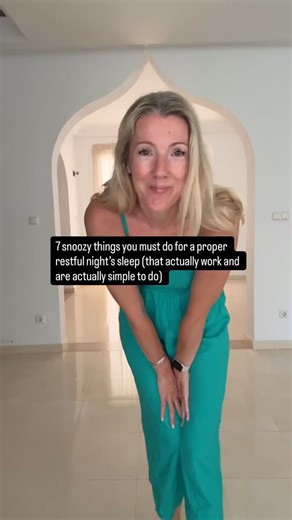 Helen | Social Media Visibility & Viral Content Expert on Instagram: "Because the late-night scrolling and overthinking aren’t cute anymore… 1. Create a wind-down routine Your brain needs a signal that it’s time to slow down. Hot shower, dim lights, no screens = powerful triggers. 2. No caffeine after 2pm You’re not “immune” to it. It’s messing with your deep sleep whether you feel it or not. 3. Write down what’s on your mind If your brain loves a 3am panic party, do a brain dump before bed. Get