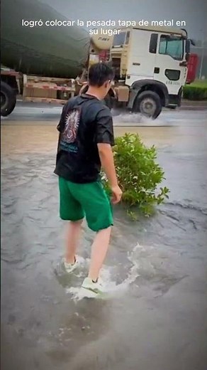 Increíble truco: ¡Cómo destapar una alcantarilla usando solo un árbol!