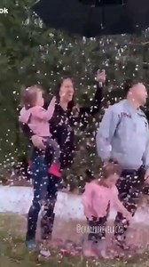 3.8M views · 97K reactions | É raro mas acontece sempre!  . . #genderrevealshow #genderreveal #genderrevealparty #heorshe #boyorgirl #charevelacao #chaderevelacao #meninooumenina #kizmierkekmi #мальчикилидевочка #cinsiyetpartisi #domingo | Chá de Revelação | Facebook