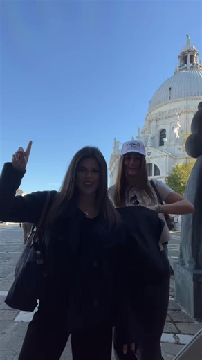 My pookie @chloeshaw🤍 #venice