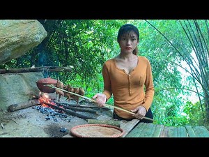 Bushcraft survival build shelter in the Cave, Cook in clay pot, Bird trap - Bushcraft alone rain