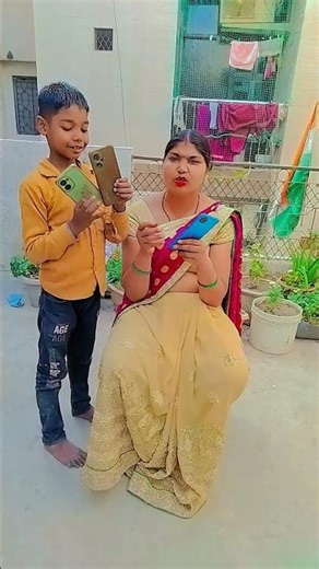 Mansi ko itne sare phone de diye phir bhi mage rahi hai 🤣🤣😜