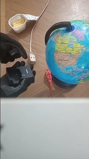 How to charge a Canon DSLR T7 Battery