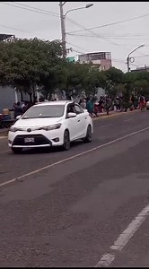 #Arequipa || ¿Dónde estan los camiones cisternas? "Señores de HBA Noticias, no es posible que estemos desde las tres de la tarde esperando a los camiones cisternas aqui en el Isspa por la Tomilla. Pareciera que Sedapar estuviese burlandose de la población, hay largas colas y no tenemos ninguna respuesta" Envíanos tu reporte o denuncia nuestro número de WhastApp 949 268 648 #CamionesCisternas #Cayma #LaTomilla #cortedeagua #lluviasenarequipa | HBA Noticias