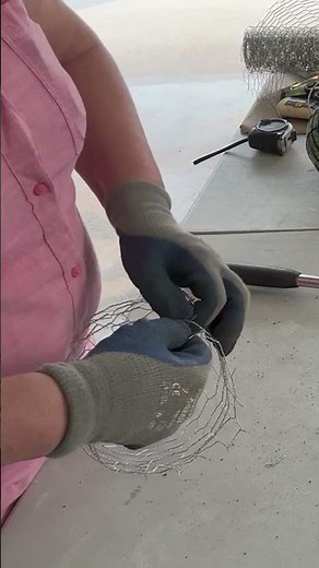 DIY Chicken wire flowers