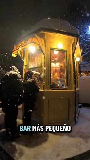 The smallest bar in the world 🌭 #Norway #Arctic #Tromsø #TravelEnergy