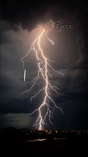 “The Science of Lightning ⚡ | How Thunderstorms Create Electricity!” #didyouknow #amazingfacts