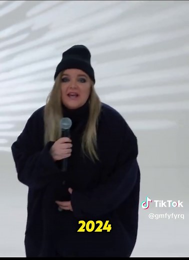 Dance for me dance for me dance for me oh oh🎵😍🤩🤩 Tones And I - Dance Monkey #tonesandi #dancemonkey #liveperformance #lemondknz #lyrics