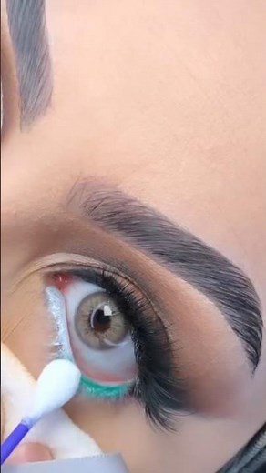 Awesome green eyeshadow look 🥰✨#eyemakeup #makeuptutorial #fashiontrends #shorts