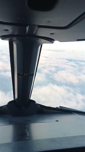 Real Cockpit View: AMS →ALC with Captain Audio: From Amsterdam to Sunny Alicante (Captain Speaking)