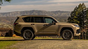 10 Full-Size SUVs That Get Surprisingly Good Fuel Economy