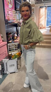 363K views · 1.6K reactions | Wauw! 朗 Debby showt jullie deze prachtige set. 﫶Jeans met flair maat 26 t/m 30 €129,95 Blouse maat 34 t/m 42 €99,90 Uiteraard ook te bestellen via whatsapp + 31 6 39 77 60 55 Thanks Deb voor het showen  | LaLau Conceptstore | Facebook