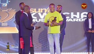 🚨 [WATCH] The Moment B Quan Phamaika Was Announced as the 2025 Best Male Newcomer! B Quan Phamaika rose to fame with his catchy signature lyrical shootouts, quickly winning the attention of Zambian Music lovers.. His unique style has helped him stand out gai in the Entertainment industry. 📌 Watch the full Kwacha Music Awards 2025 show here:https://www.youtube.com/live/geU3JKbr76I?feature=shared 💖 Like, comment & subscribe for more Zambian music magic! ⚠️ Disclaimer: We do not own the copyrigh